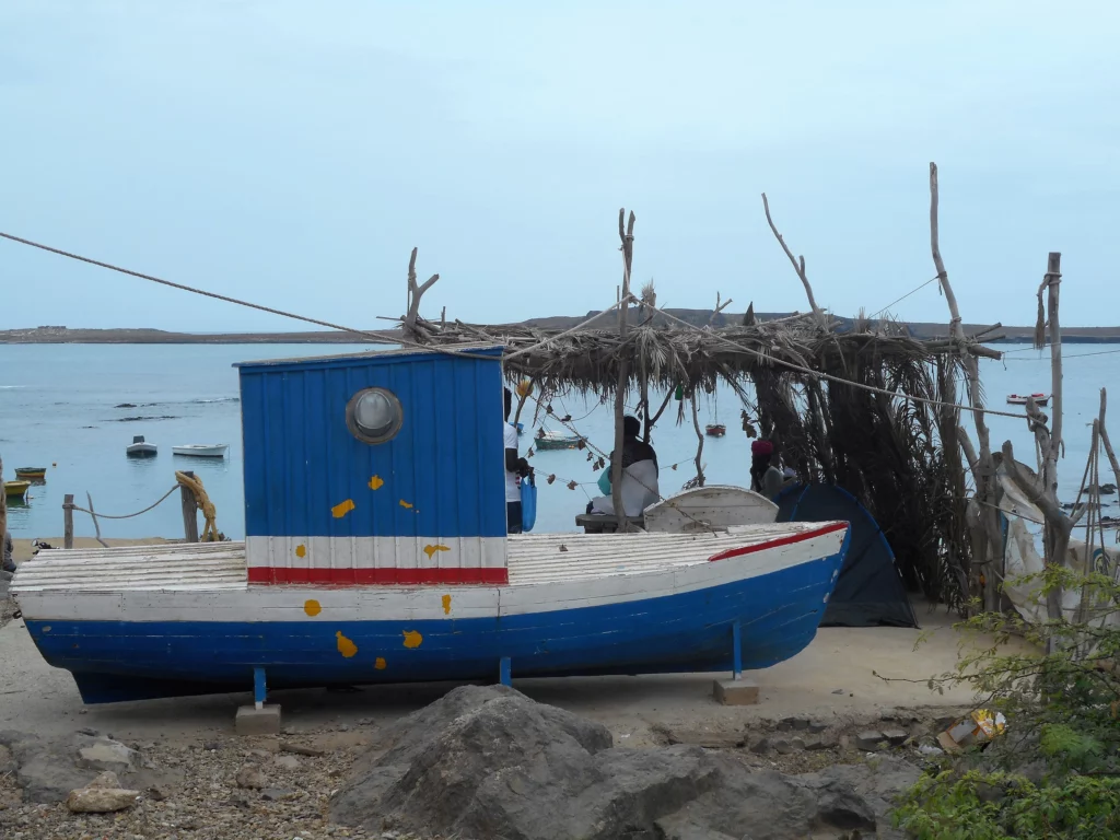 Un magnifique séjour sur l'île de Boa Vista, une des îles du Cap Vert. Nous en avons profité pour rencontrer la population mais aussi pour parcourir les décors volcaniques de l'île.