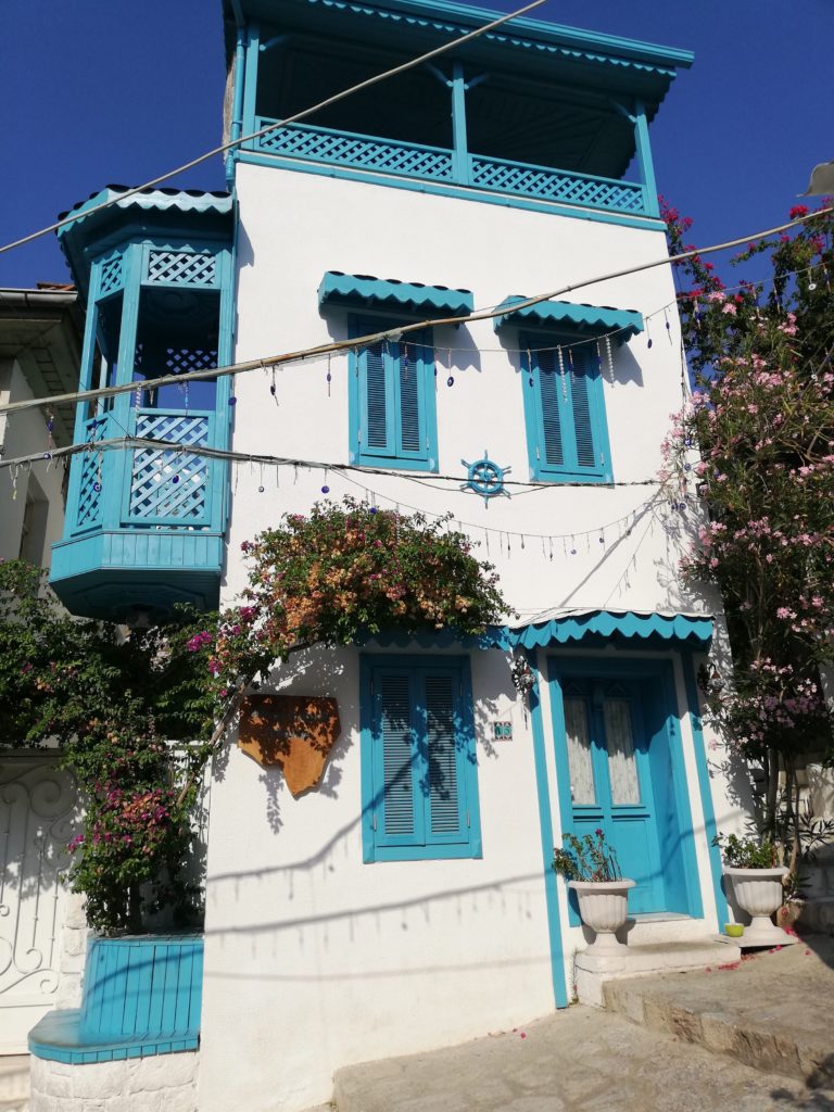 Les maisons bleues et blanches