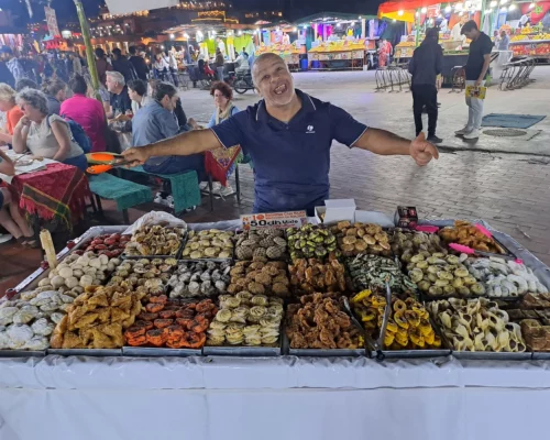 Les marchands de la Place Jemaa El Efna à Marrakech