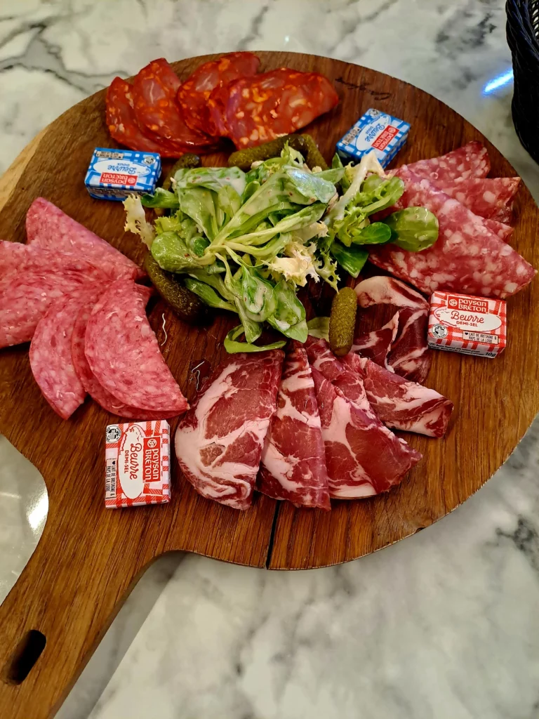 La planche de charcuterie