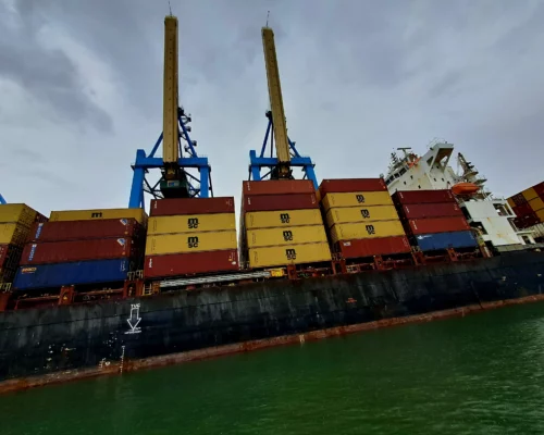 Les nombreux containers sur les paquebots