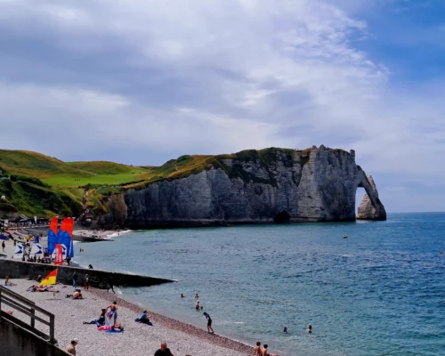Les falaises d'Etretat vues de la plage